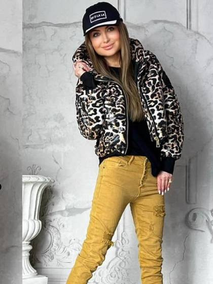 Czarna czapka z daszkiem  By o la la