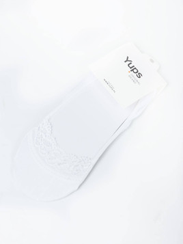 Stopki z koronkowym paskiem białe