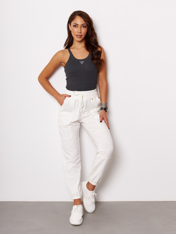 Antracytowy top z naszywką By o la la