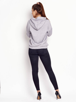 Szara bluza kaptur zdobiona czarnymi taśmami Cocomore