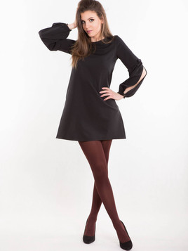 Sukienka zdobiona rozcięciami na rękawach czarna