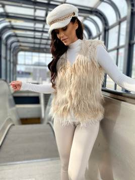 Beżowa kamizelka damska z futerka  z długim włosem Yups