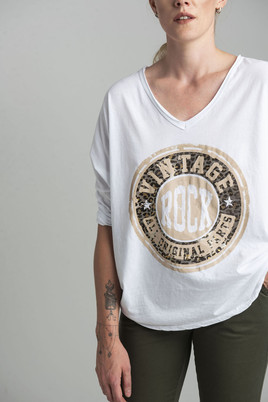 Biała bluzka oversize z błyszczącym nadrukiem