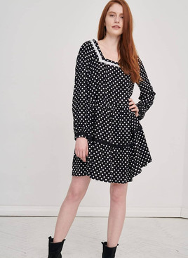 Czarna sukienka w groszki z dekoltem caro Blue Shadow