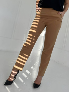 Karmelowe spodnie zdobione guzikami Cocomore