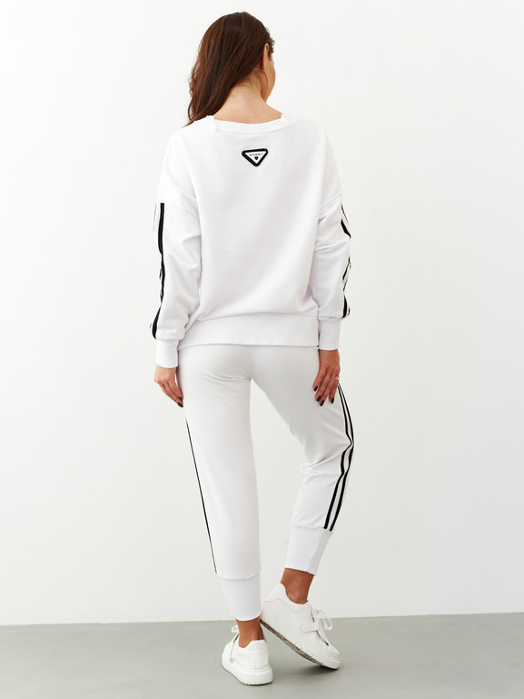 Białe spodnie dresowe z lampasami By o la la