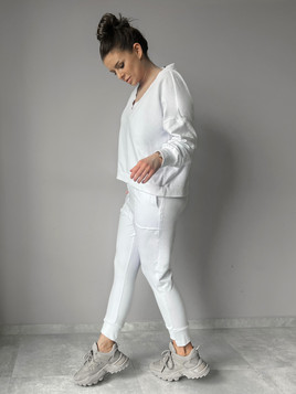 Biały komplet dresowy By o la la
