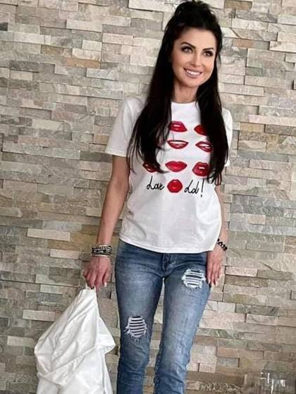 Biała bluzka z nadrukiem Love okrągły dekolt By o la la