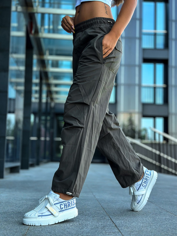 Khaki spodnie joggery parachute Och Bella