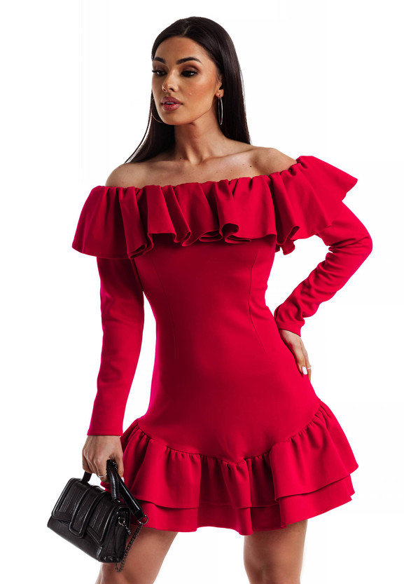 Różowa sukienka z dekoracyjną falbaną przy dekolcie La Diva