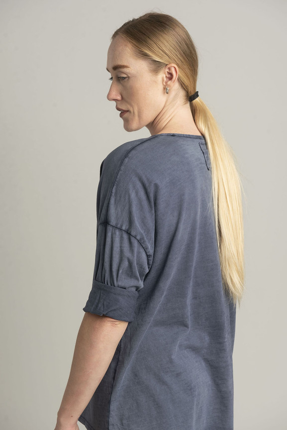 Niebieska bluzka z bawełny w serek