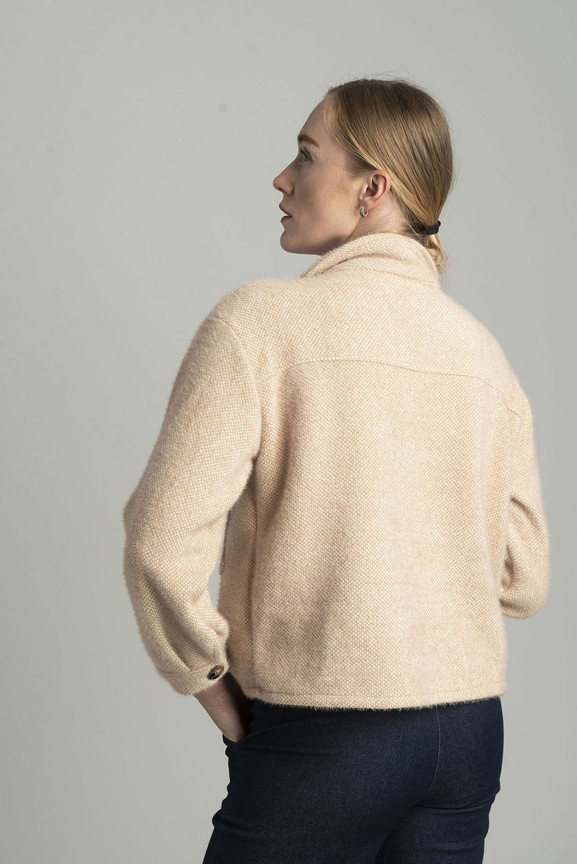 Beżowa krótka dzianinowa kurtka