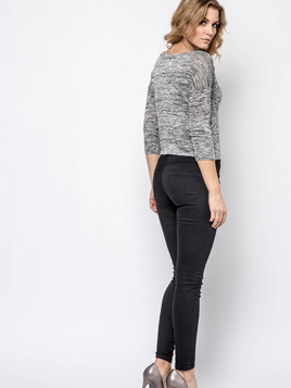 Czarny krótki sweter z wiskozy