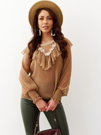 Karmelowa bluzka z falbanką i koronką Cocomore