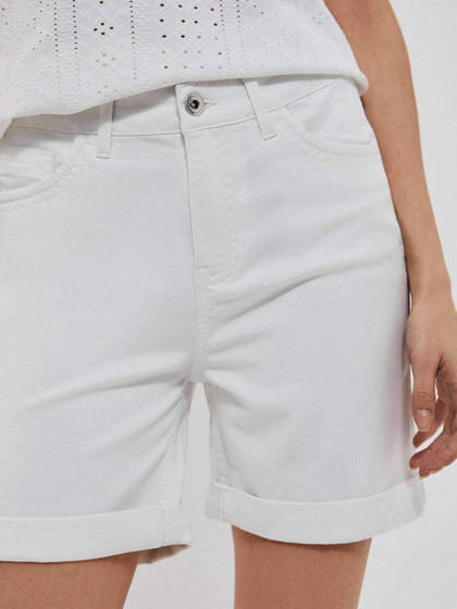 Białe gładkie szorty Moodo