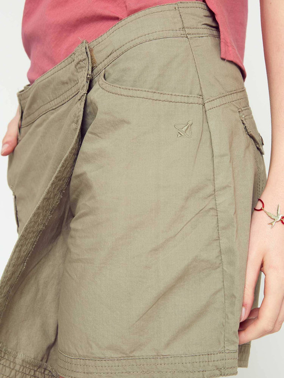 Szorty z zakładką khaki