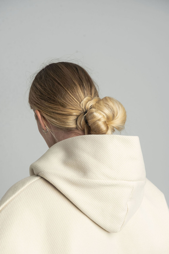 Beżowa przejściowa lekka kurtka z kapturem