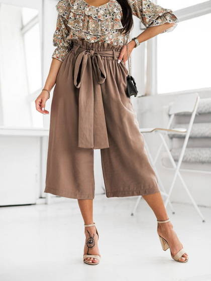 Brązowe spodnie z rozszerzanymi nogawkami wiązane w talii Cocomore