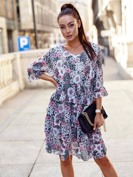 Czarna sukienka dekolt serek falbany Yups