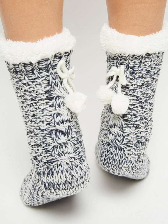 Skarpety zdobione ściegiem warkocza i cekinami granatowe