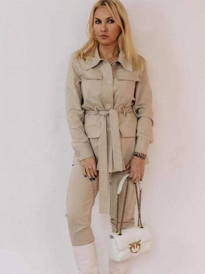 Beżowy żakiet wiązany w talii LeMonada