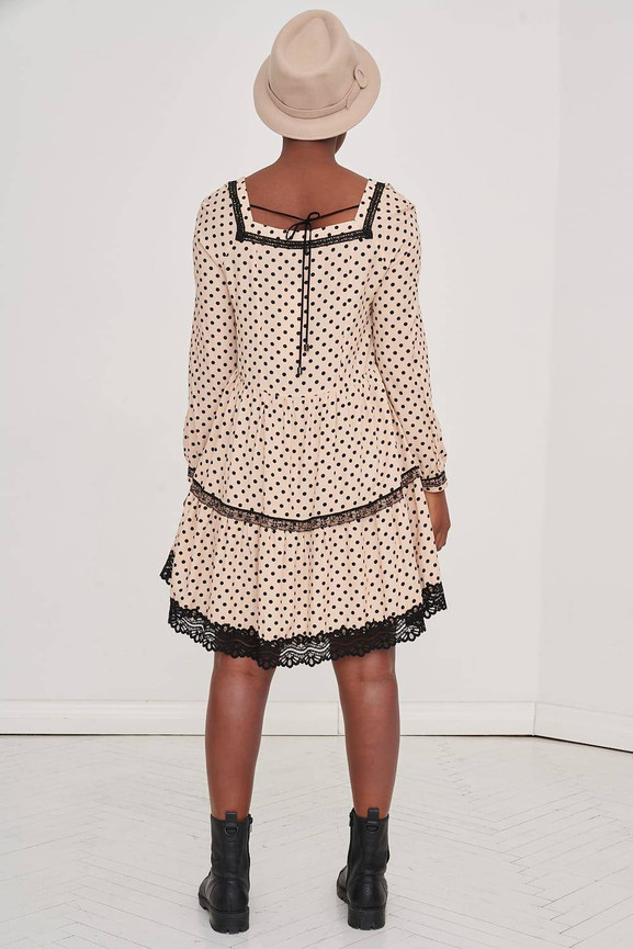 Beżowa sukienka w groszki z dekoltem caro Blue Shadow